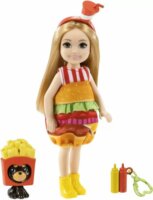 Mattel GHV69 Barbie Chelsea Club - Szőke baba hamburger jelmezben kiskutyával